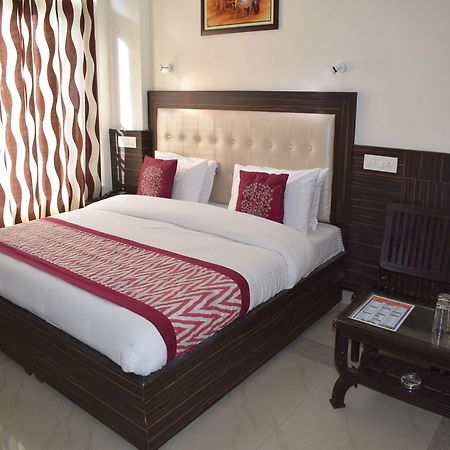 Oyo 10322 Hotel Raja Palace Дармсала Екстер'єр фото